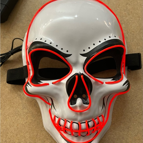 LED Light-Up Clown Mask - Picture 9 of 14